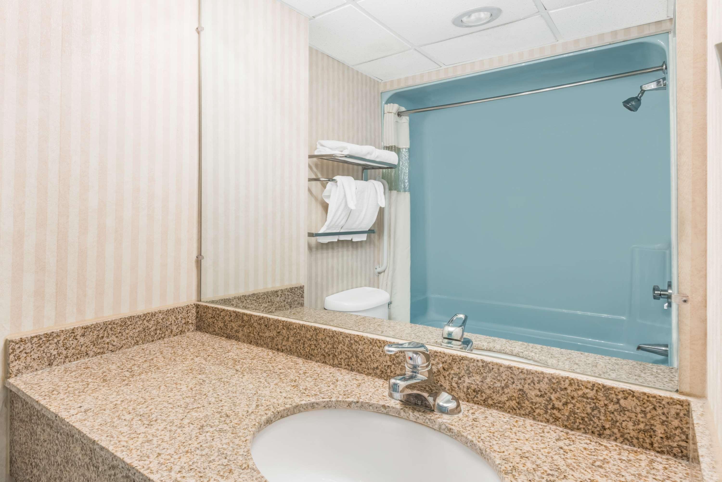 Howard Johnson By Wyndham Gillette Esterno foto